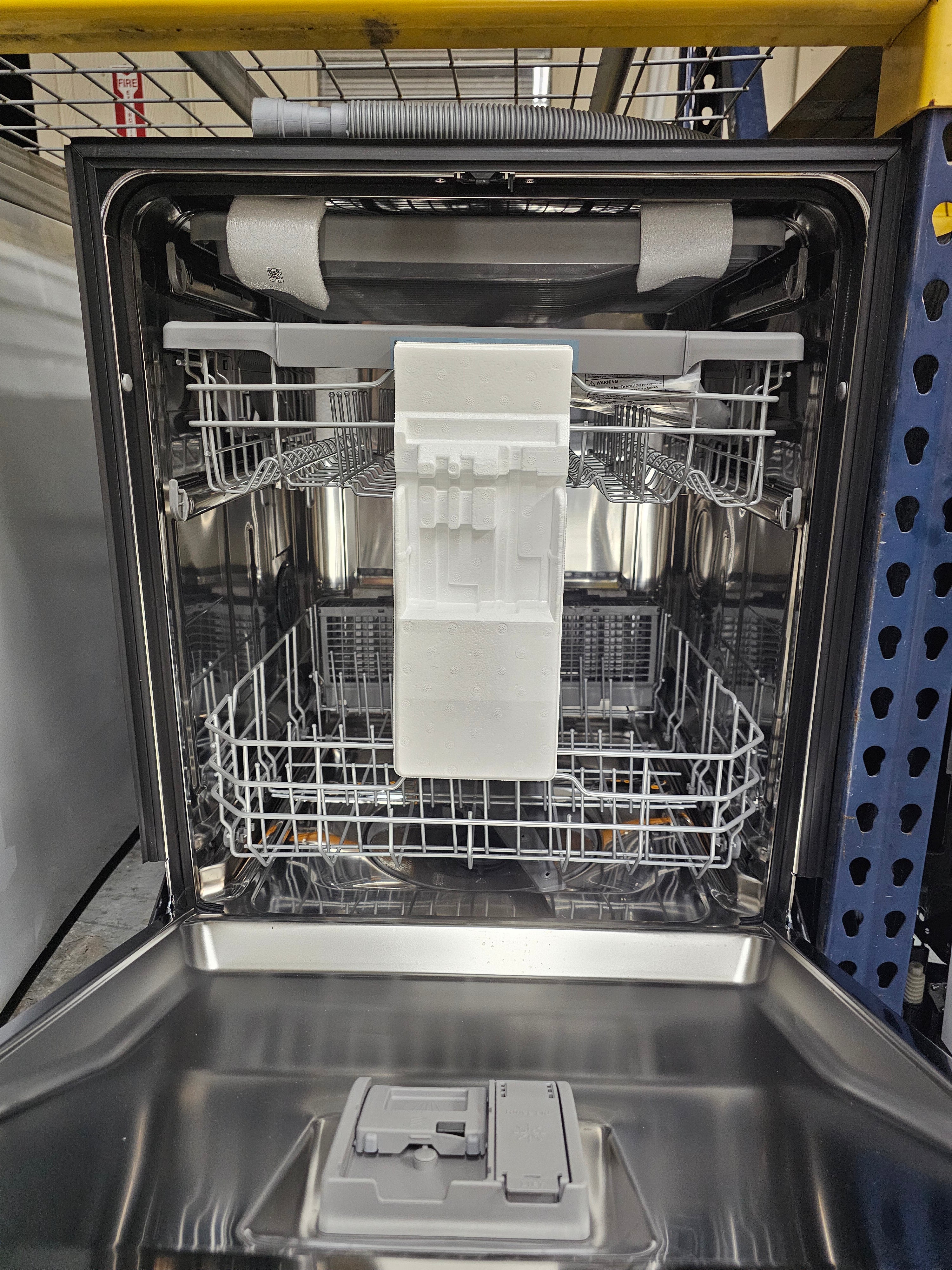 LG 24 in. White Front Control Dishwasher with QuadWash, 3rd Rack & Dynamic Dry, 48 dBA